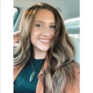 Meet your Posher, Alexis